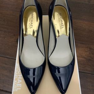Michael Kors heels MK-Flex Mid Pump navy blue patent leather size 7 M